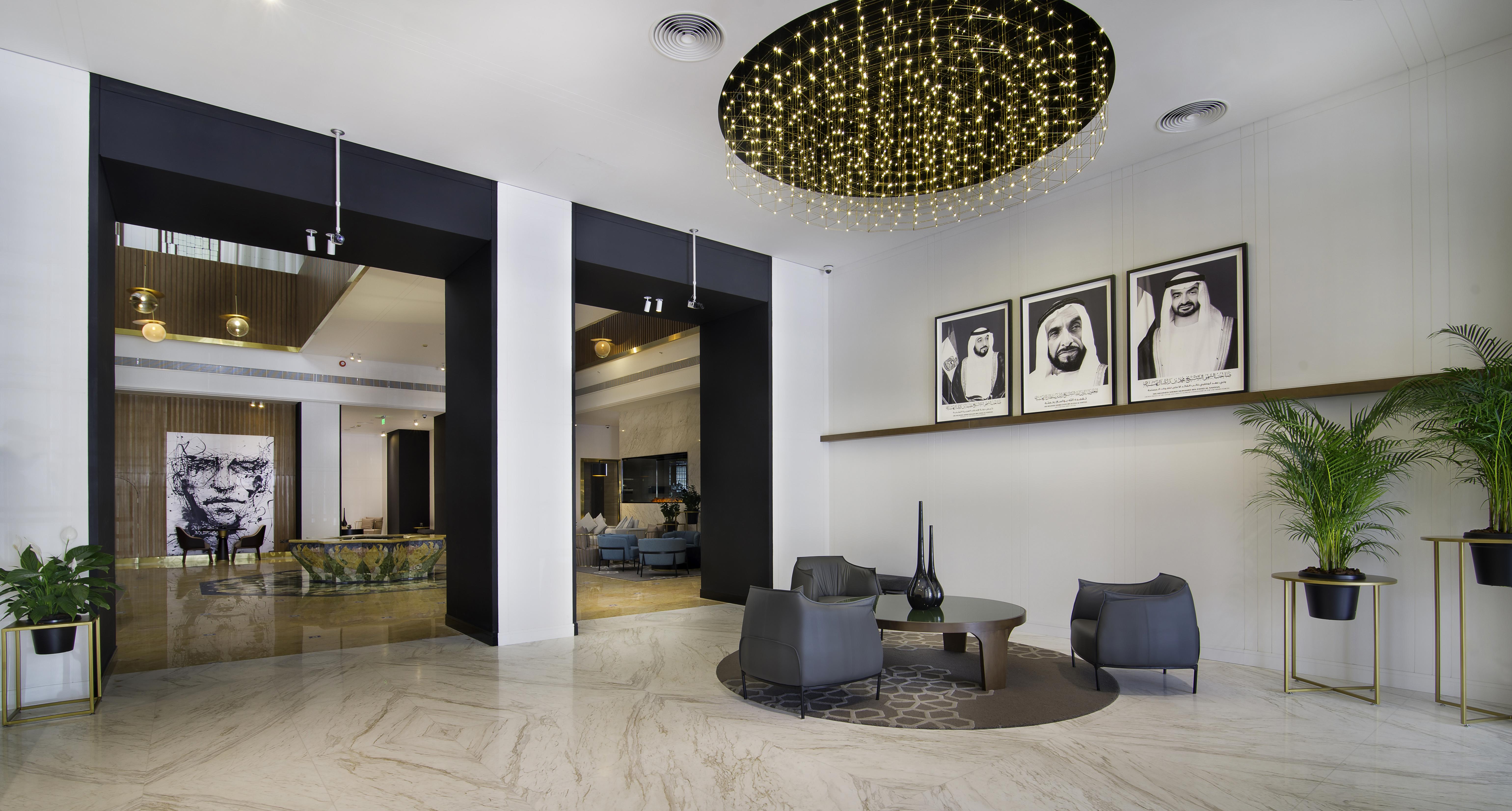 Le Meridien Abu Dabi Exterior foto The lobby of the hotel