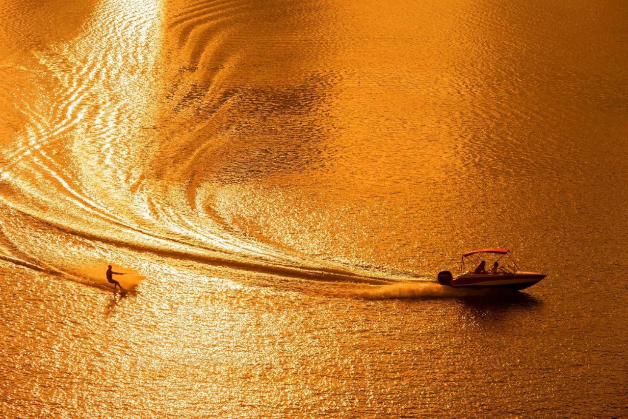Le Meridien Abu Dabi Exterior foto Sunset at the Nile