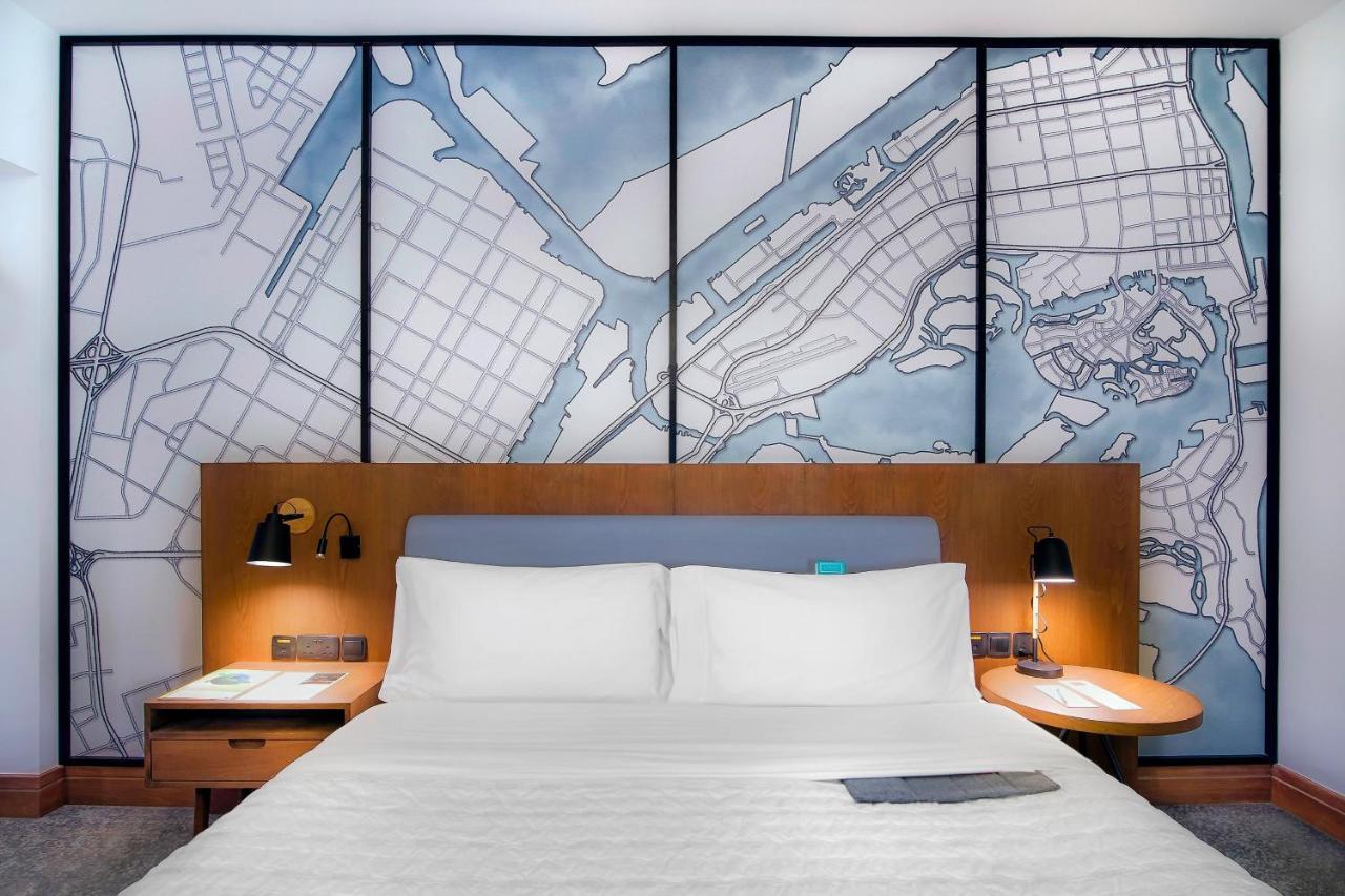 Le Meridien Abu Dabi Exterior foto A guest room at the Westin Boston Seaport District