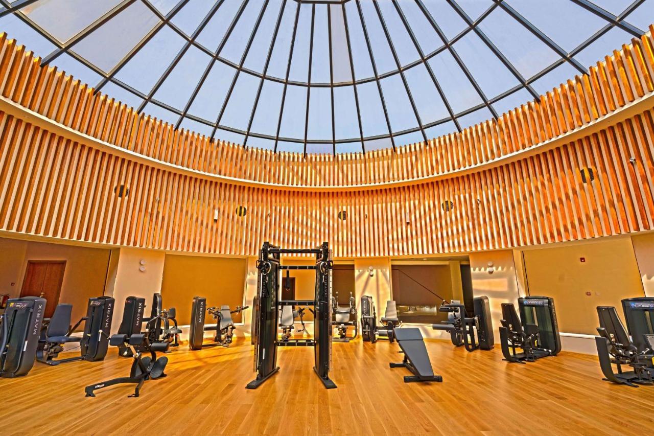 Le Meridien Abu Dabi Exterior foto The gym at The Dorchester