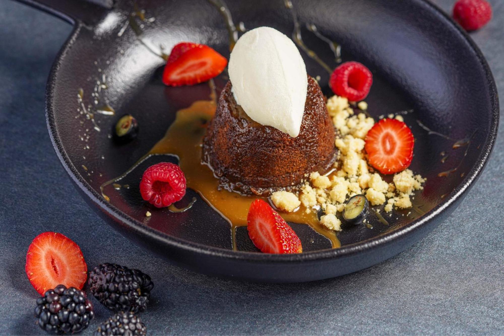 Le Meridien Abu Dabi Exterior foto A chocolate lava cake