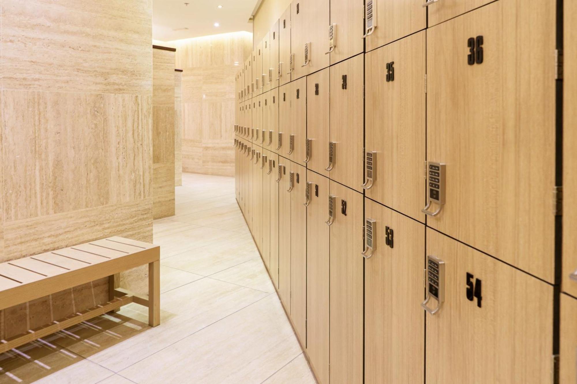 Le Meridien Abu Dabi Exterior foto A locker room