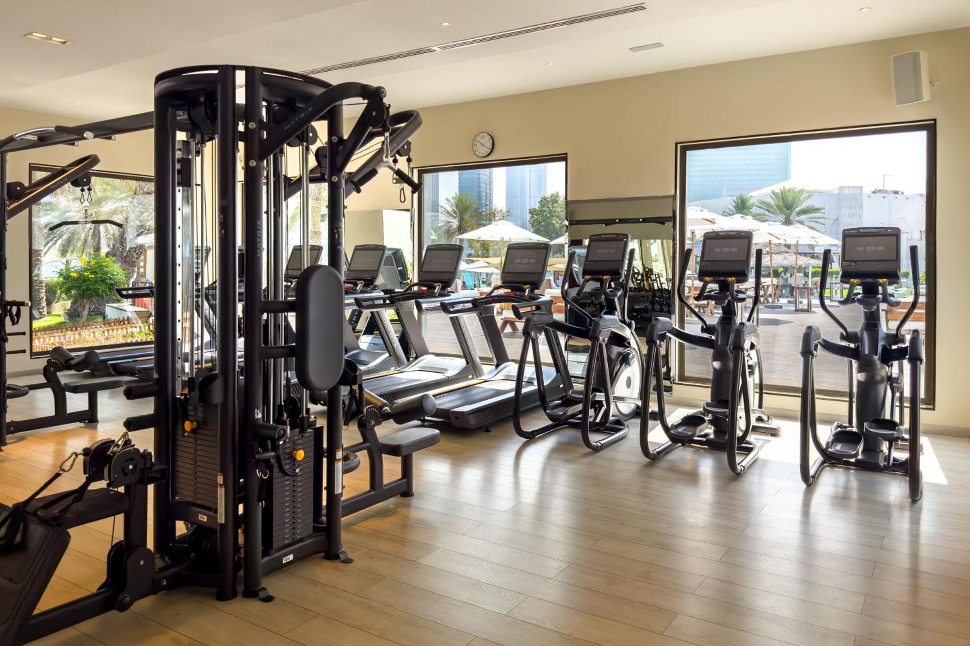 Le Meridien Abu Dabi Exterior foto The gym at the hotel