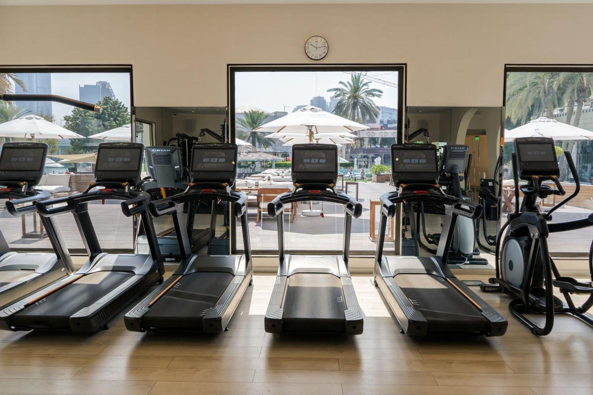 Le Meridien Abu Dabi Exterior foto The gym at the hotel